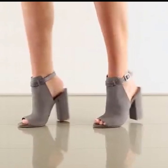 NIB Steve Madden Peep Toe Heels - Picture 2 of 6